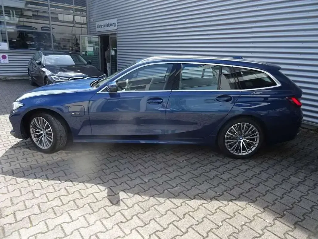 Usado BMW 330e 292 CV (214 kW) 2023 Azul Familiar
