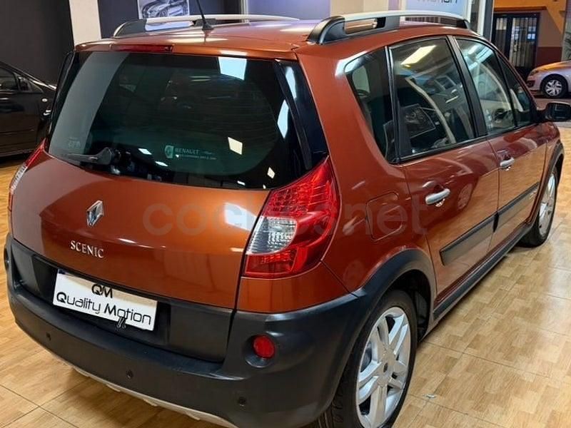 Usado Renault Scénic II 130 CV (95 kW) 2008 Granate Monovolumen