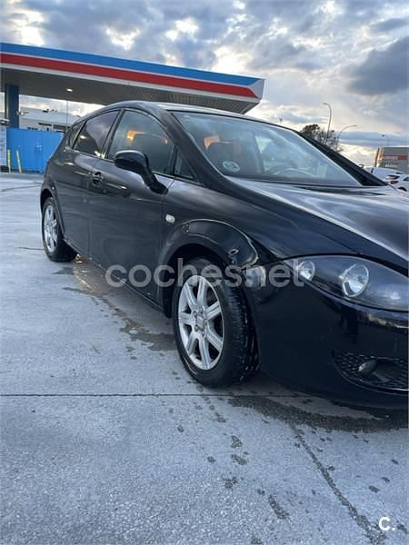 Usado Seat Leon Reference 105 CV (77 kW) 2007 Negro Utilitario