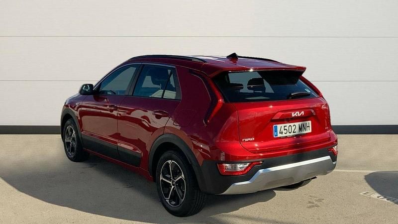 Usado Kia Niro 141 CV (103 kW) 2024 Rojo SUV
