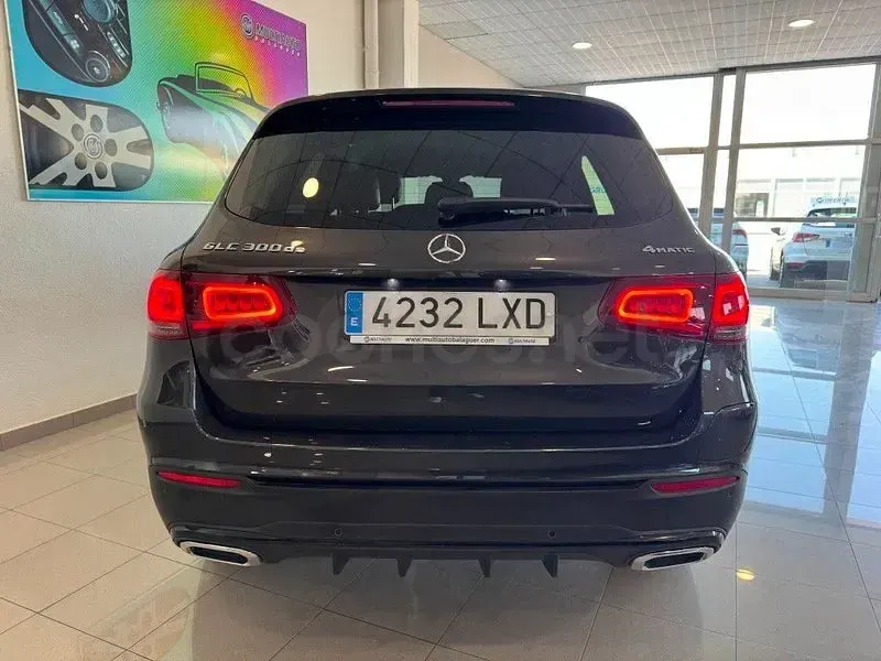 Usado Mercedes GLC300e 306 CV (225 kW) 2022 Gris / plata SUV