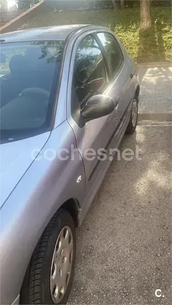 Usado Peugeot 206 90 CV (66 kW) 2005 Gris / plata Berlina