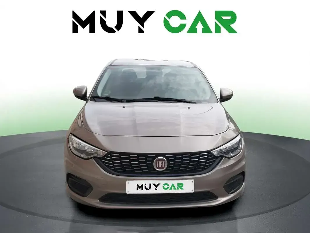 Begagnad Fiat Tipo Easy 95 HK (69 kW) 2017 Gul Sedan