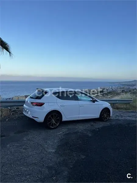 Usado Seat Leon Style 130 CV (95 kW) 2018 Blanco Berlina