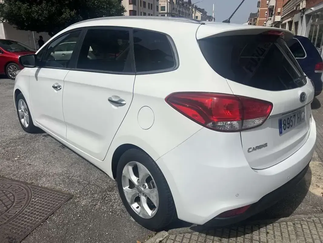 Usado Kia Carens 136 CV (100 kW) 2014 Blanco Monovolumen