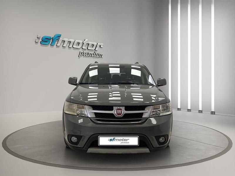 Usado Fiat Freemont Urban 140 CV (102 kW) 2011 Gris SUV