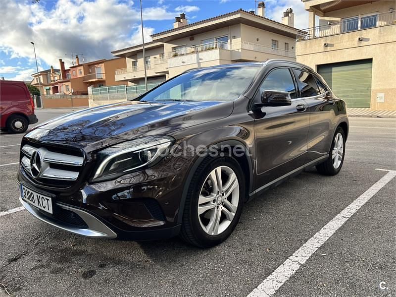 Usado Mercedes GLA200 AMG line 136 CV (100 kW) 2016 Marrón SUV