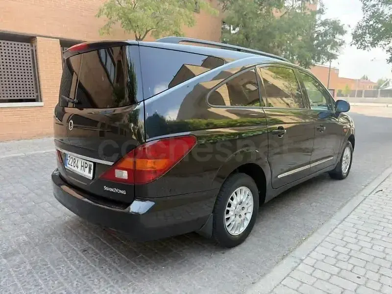Usado SsangYong Rodius 165 CV (121 kW) 2013 Negro Monovolumen