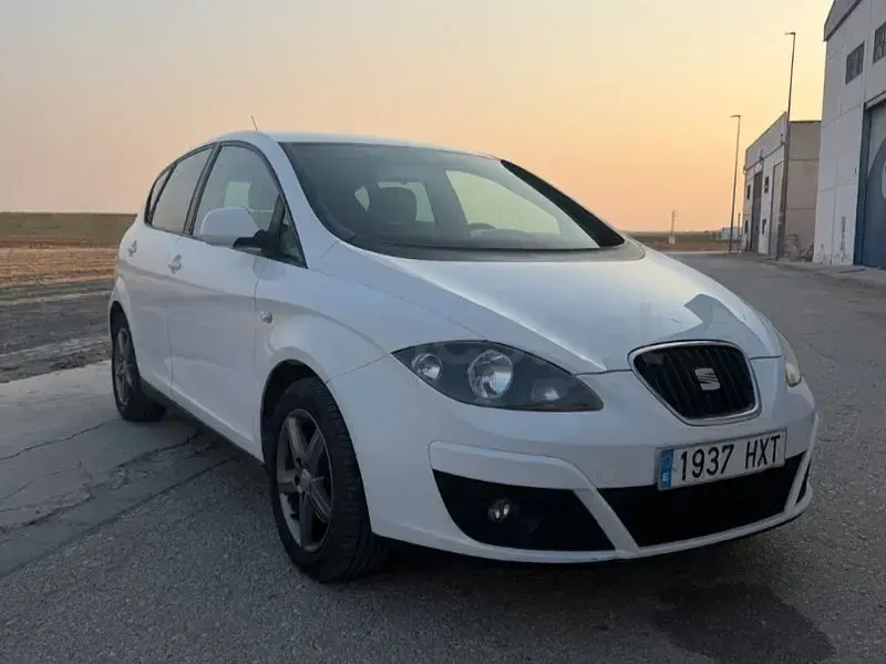 Usado Seat Altea I-Tech 105 CV (77 kW) 2014 Blanco Monovolumen