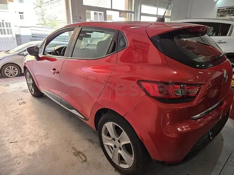 Usado Renault Clio IV Dynamique 90 CV (66 kW) 2012 Rojo Berlina