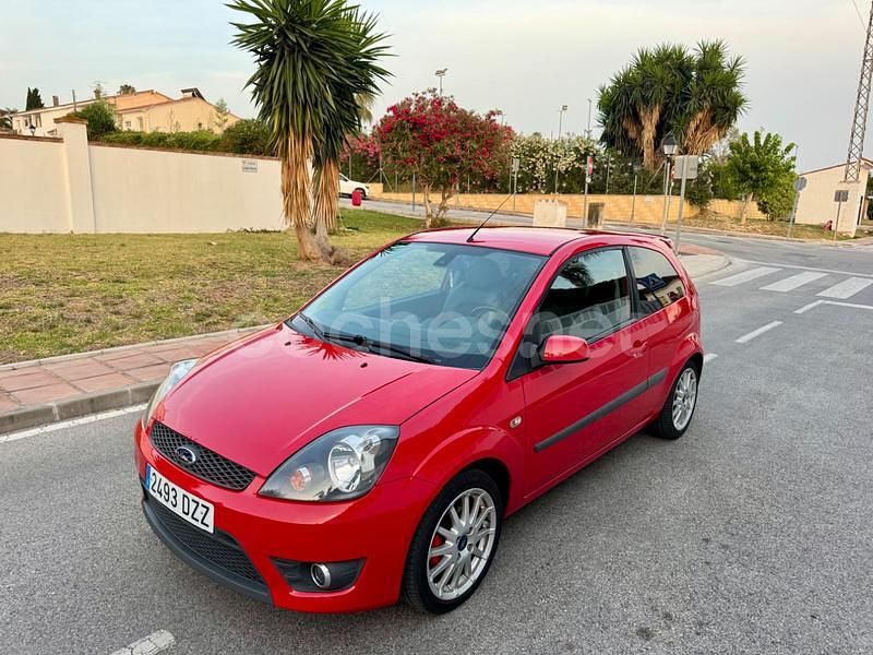 Rojo Usado 2006 Ford Fiesta Sport Utilitario | 4500 € (Caro) - Imagen 1/4
