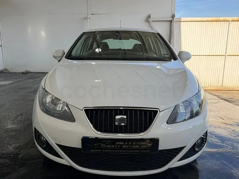 Usado Seat Ibiza Copa 90 CV (66 kW) 2012 Blanco Berlina