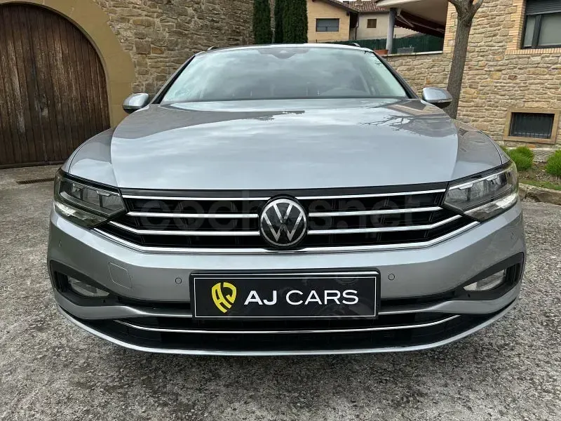 Usado VW Passat Executive 150 CV (110 kW) 2021 Gris / plata Familiar