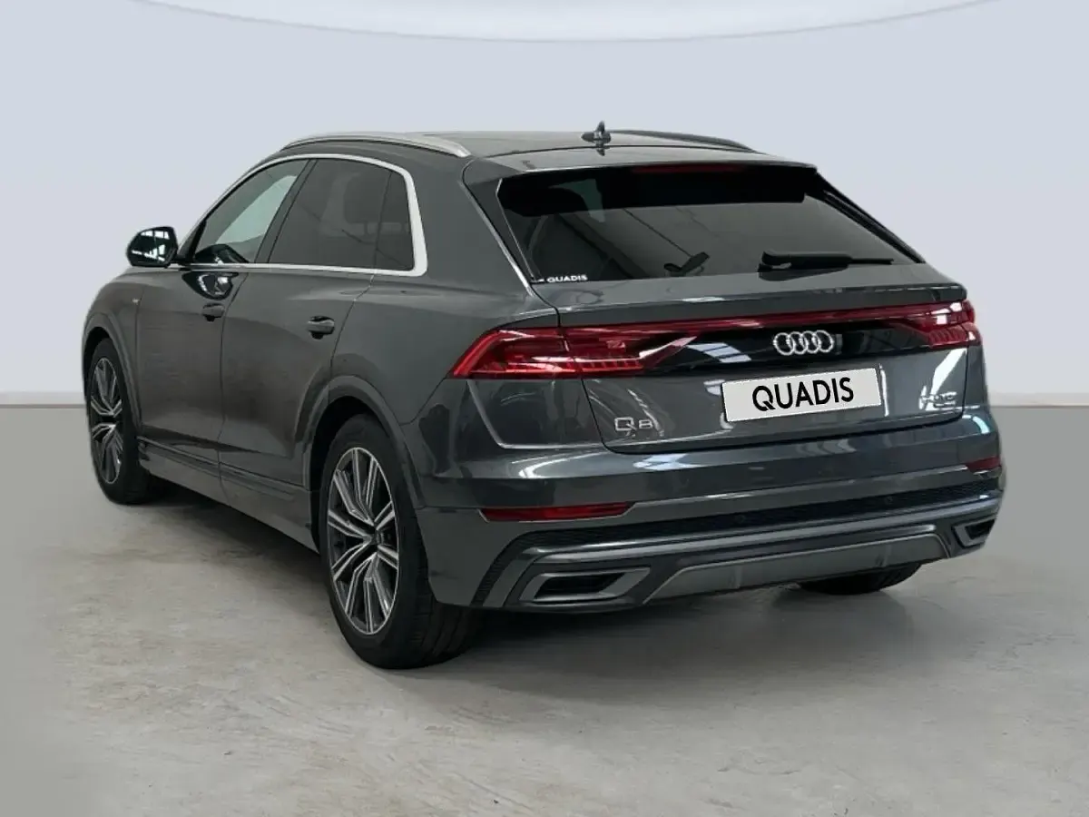 Usado Audi Q8 S-Line 286 CV (210 kW) 2022 Gris SUV