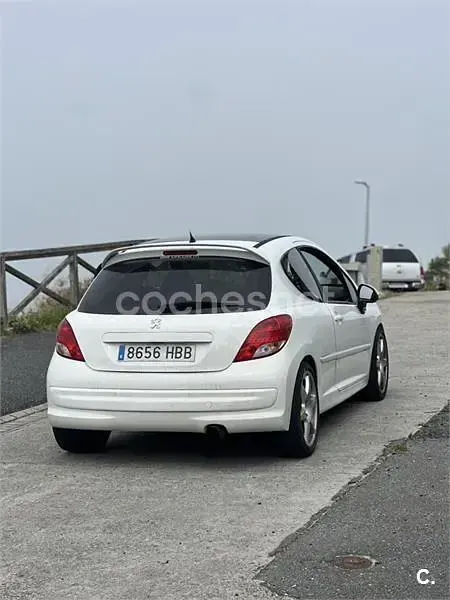 Usado Peugeot 207 GTi 155 CV (114 kW) 2010 Blanco Berlina