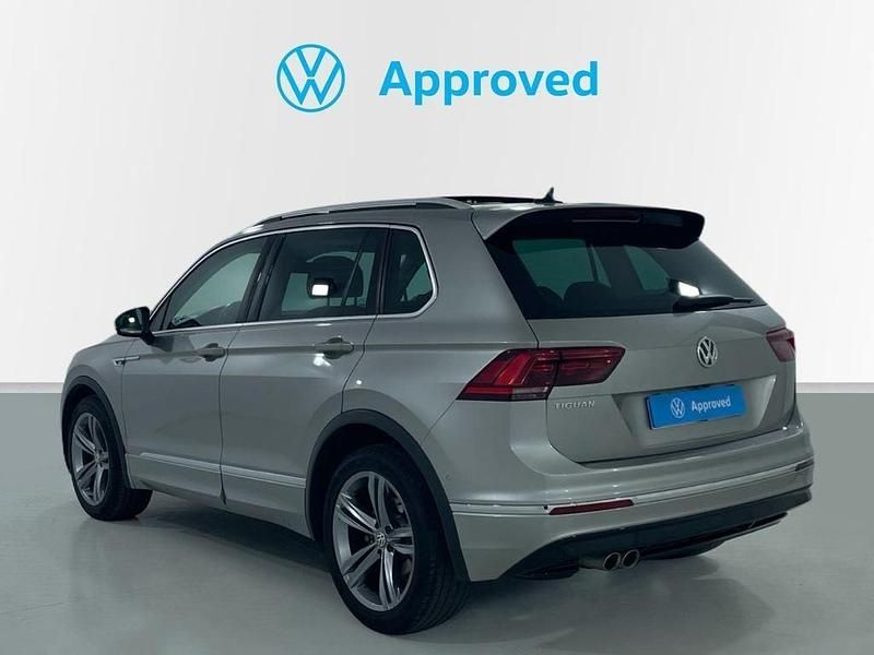 Usado VW Tiguan Sportline 150 CV (110 kW) 2020 Gris SUV