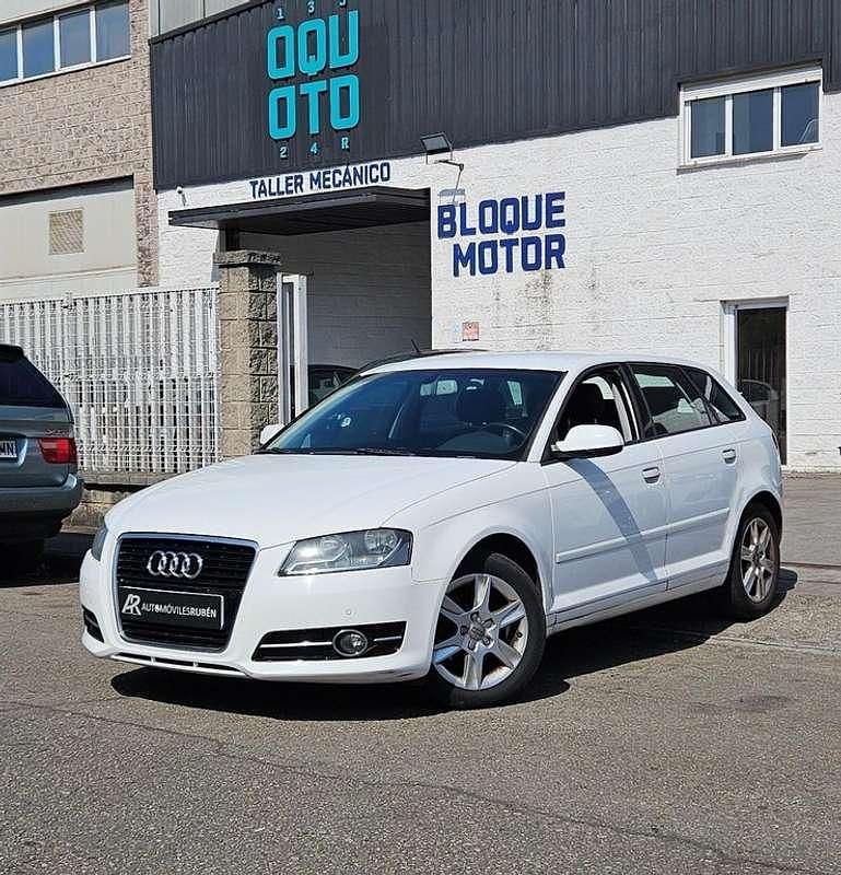 Usado Audi A3 Sportback Attraction 105 CV (77 kW) 2012 Blanco Utilitario