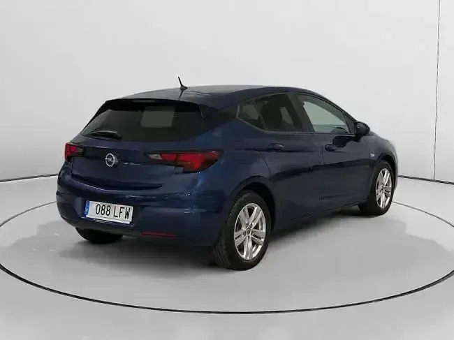 Usado Opel Astra GS Line 110 CV (80 kW) 2020 Azul Berlina