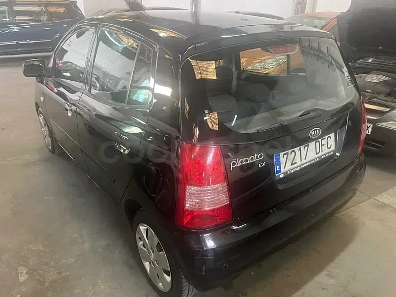 Usado Kia Picanto EX 65 CV (47 kW) 2005 Negro Utilitario