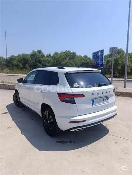 Usado Skoda Karoq SportLine 150 CV (110 kW) 2021 Blanco SUV