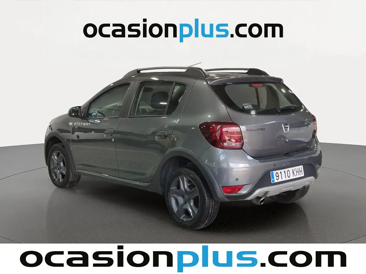 Usado Dacia Sandero Stepway 90 CV (66 kW) 2018 Gris Utilitario