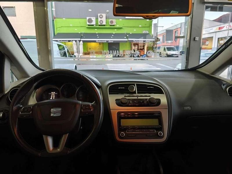 Usado Seat Altea XL Ecomotive 105 CV (77 kW) 2014 Gris Monovolumen