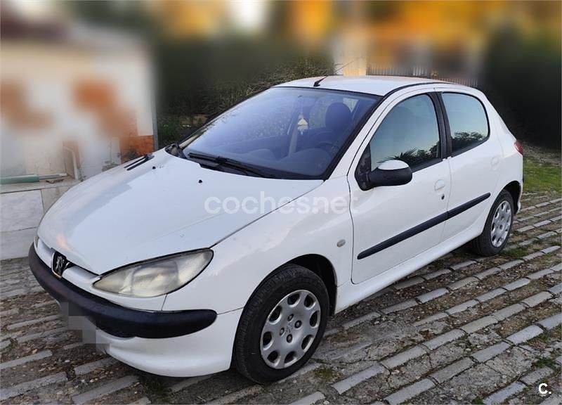 Usado Peugeot 206 75 CV (55 kW) 2003 Blanco Berlina