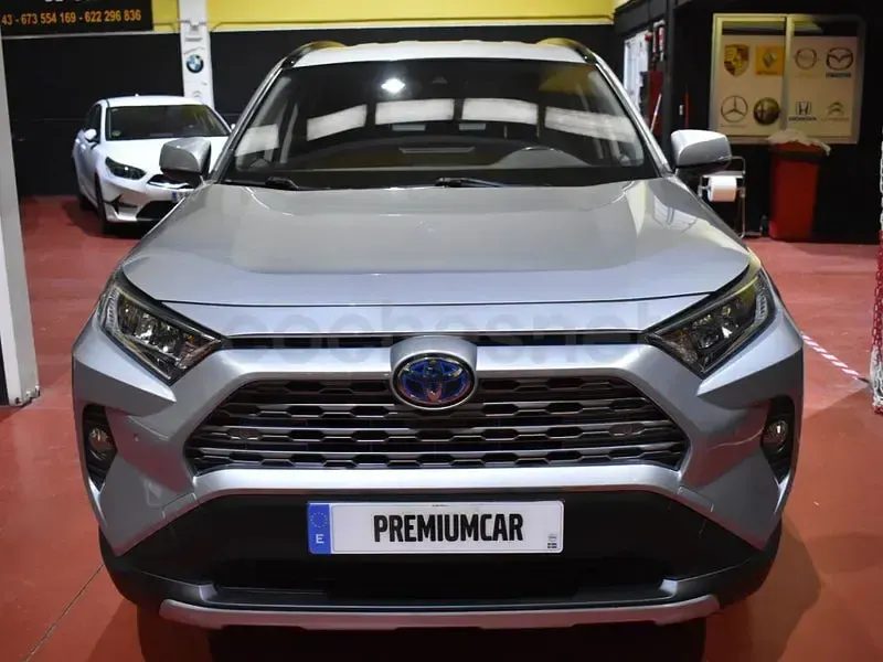 Usado Toyota RAV4 Hybrid Business Edition 218 CV (160 kW) 2020 Gris / plata SUV