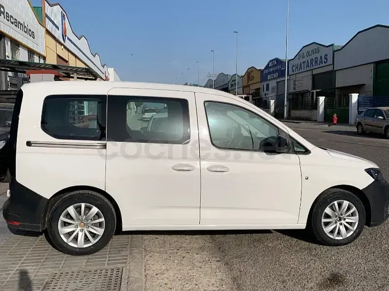 Usado VW Caddy 122 CV (89 kW) 2021 Blanco Monovolumen