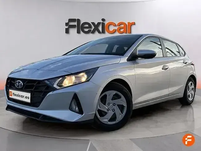 Usado Hyundai i20 84 CV (61 kW) 2022 Gris Utilitario