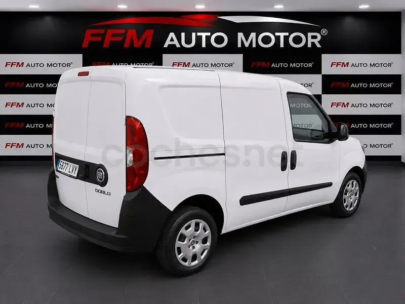 Usado Fiat Doblò Pop 95 CV (69 kW) 2022 Blanco Monovolumen