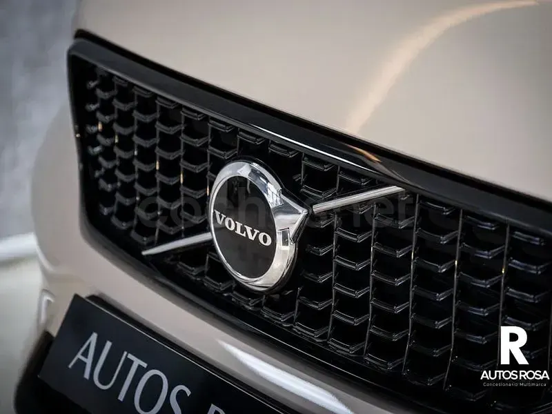 Usado Volvo XC40 Plus 163 CV (119 kW) 2025 Beige SUV