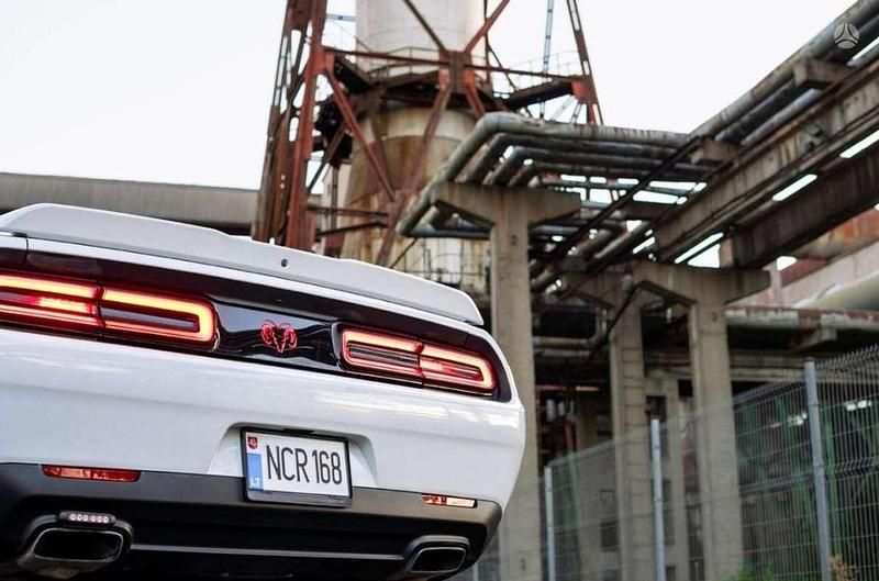 Usado Dodge Challenger 374 CV (275 kW) 2018 Blanco Coupe