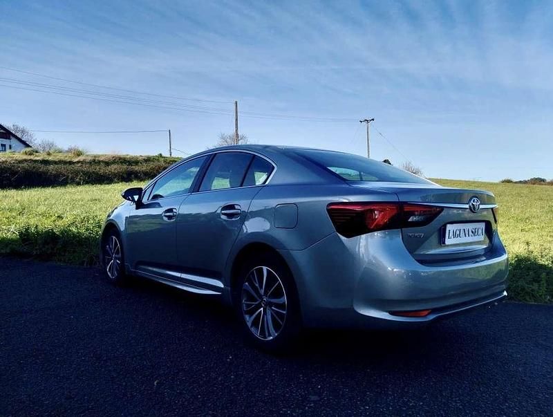 Usado Toyota Avensis Executive 143 CV (105 kW) 2015 Gris Berlina