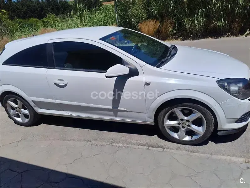 Usado Opel Astra GTC Enjoy 120 CV (88 kW) 2008 Blanco Berlina