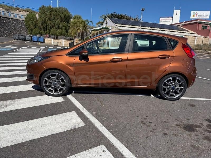 Usado Ford Fiesta Titanium 100 CV (73 kW) 2016 Marrón Berlina