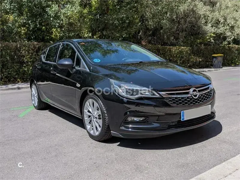 Usado Opel Astra Excellence 136 CV (100 kW) 2017 Negro Berlina