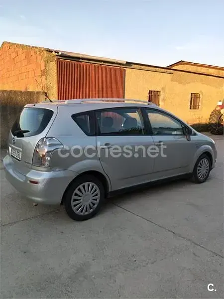 Usado Toyota Corolla Verso Luna 116 CV (85 kW) 2004 Gris / plata Monovolumen