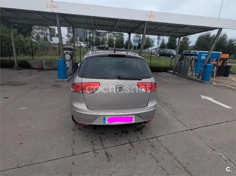 Usado Seat Altea XL Reference 105 CV (77 kW) 2011 Beige Monovolumen