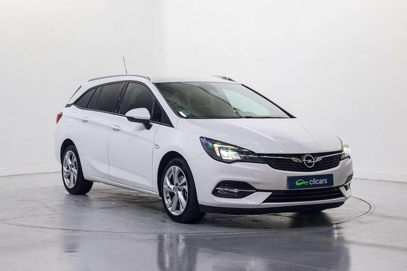 Usado Opel Astra Edition 105 CV (77 kW) 2020 Blanco Familiar