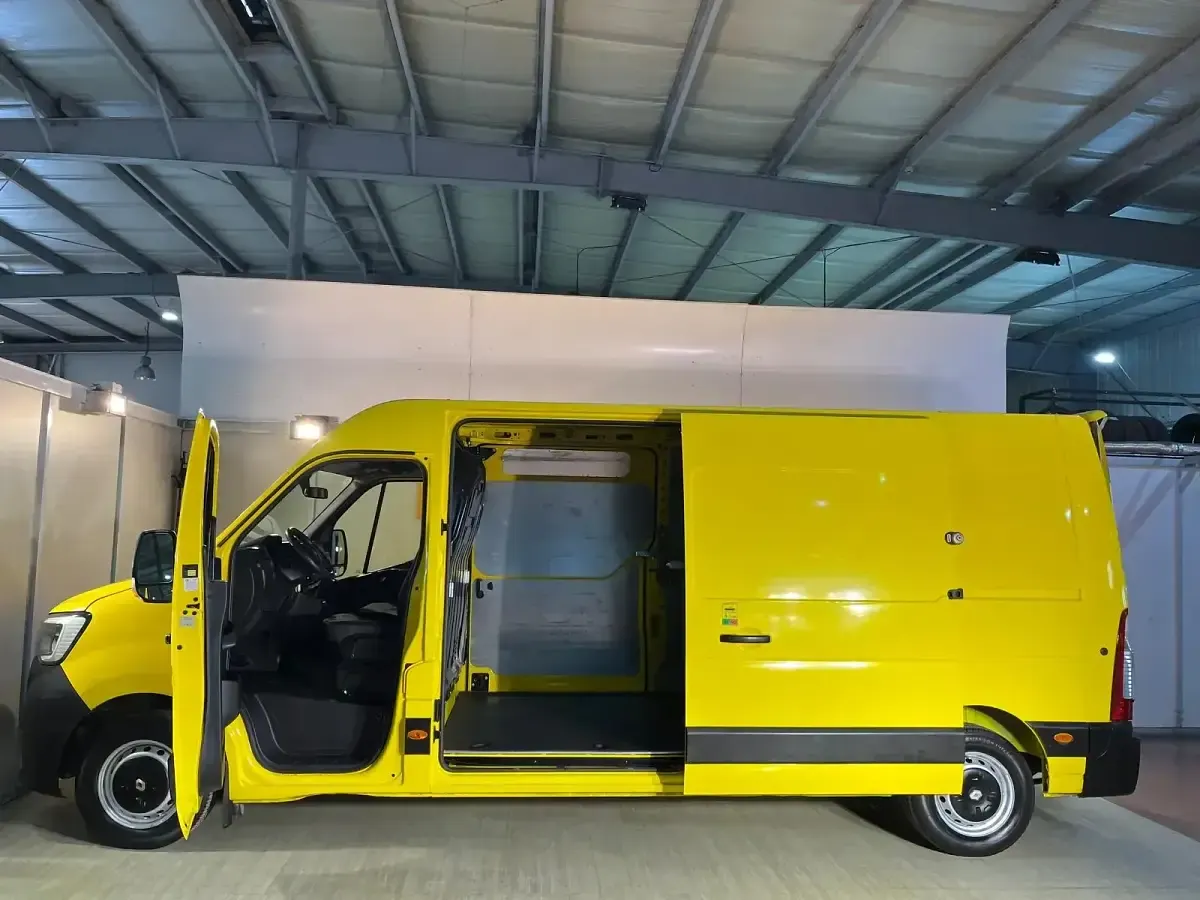 Usado Renault Master 135 CV (99 kW) 2019 Amarillo Berlina