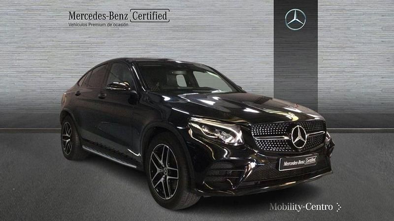 Usado Mercedes GLC250 AMG line 211 CV (155 kW) 2018 Pintura unicolor negra Coupe