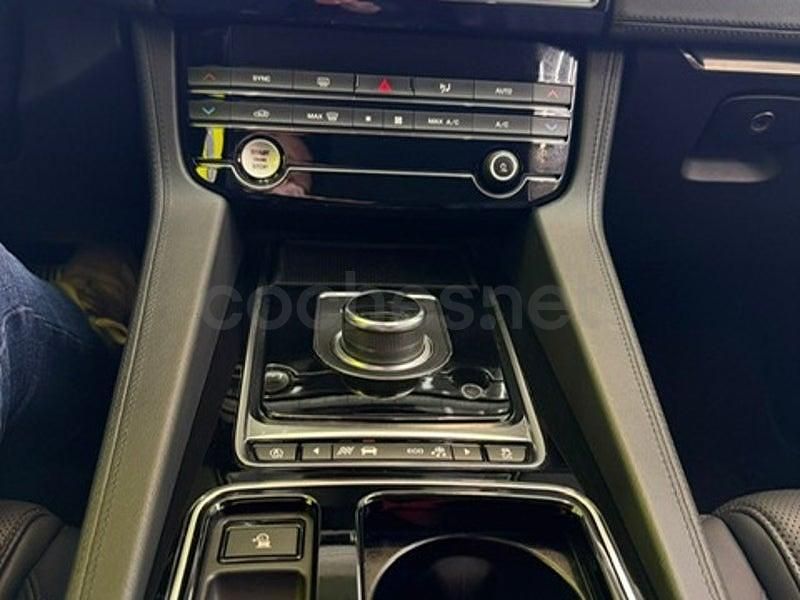 Usado Jaguar F-Pace Prestige 300 CV (220 kW) 2019 Gris / plata SUV