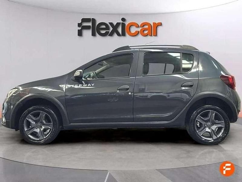 Usado Dacia Sandero 90 CV (66 kW) 2018 Gris Utilitario