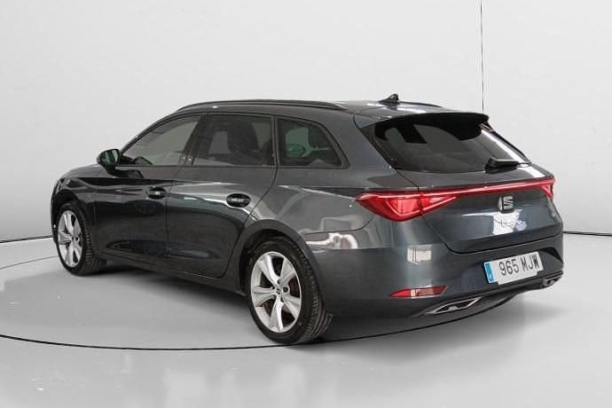 Usado Seat Leon FR 131 CV (96 kW) 2023 Gris Utilitario