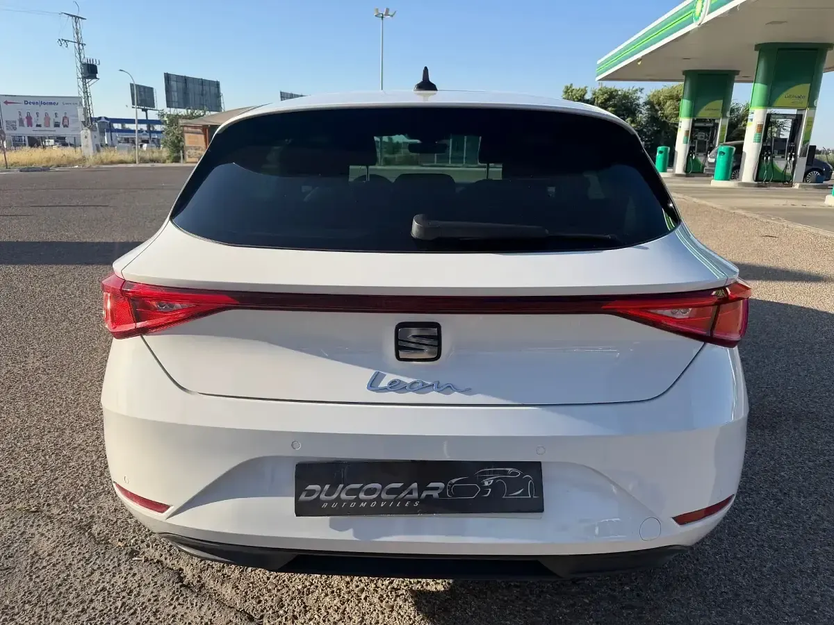 Usado Seat Leon Style 115 CV (84 kW) 2022 Blanco Berlina