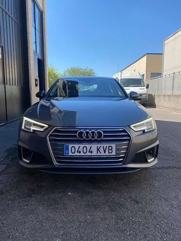 Usado Audi A4 S-Line 150 CV (110 kW) 2019 Gris Berlina