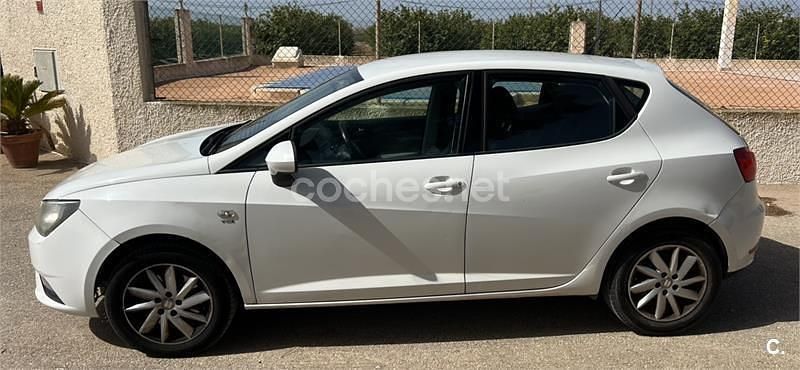 Usado Seat Ibiza Style 105 CV (77 kW) 2012 Blanco Berlina