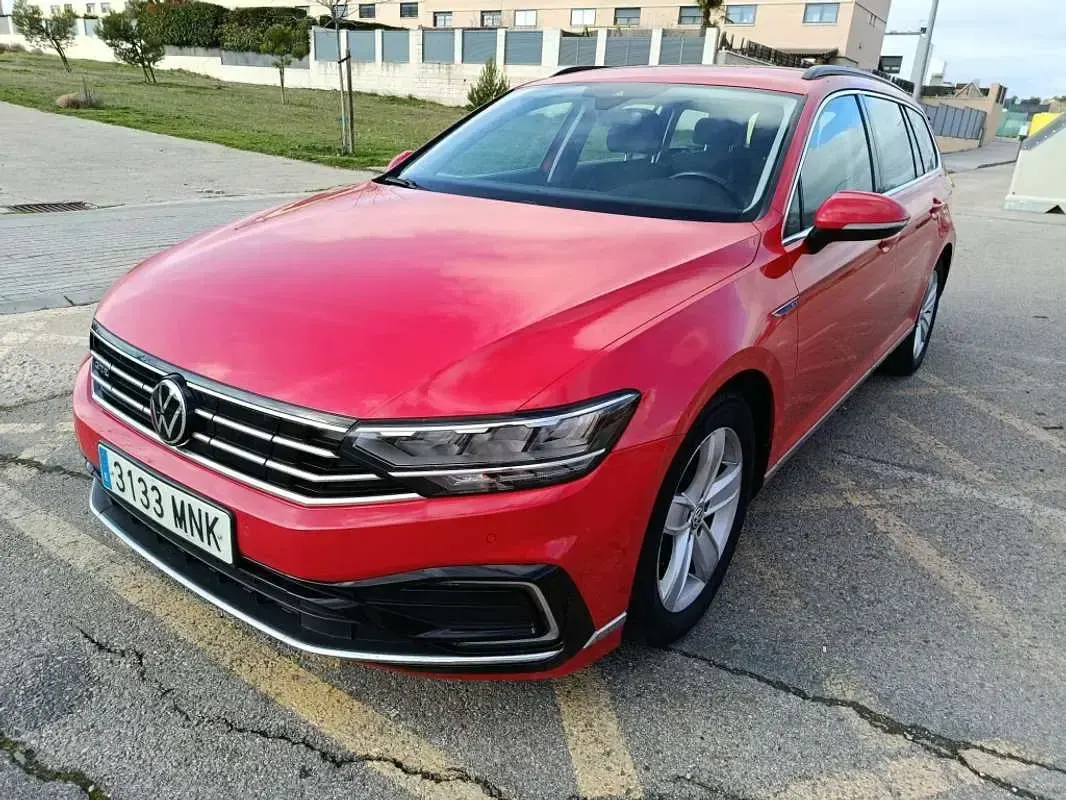 Usado VW Passat GTE 218 CV (160 kW) 2021 Rojo Familiar