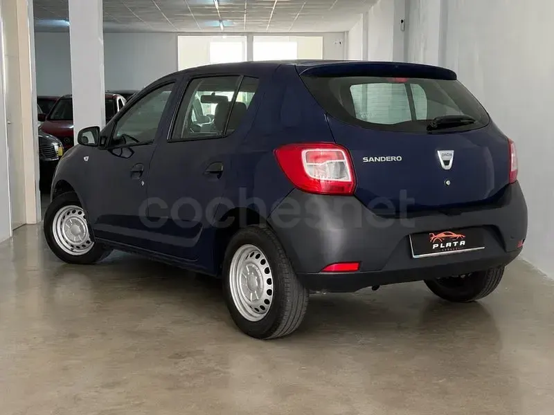 Usado Dacia Sandero Base 75 CV (55 kW) 2013 Azul Berlina